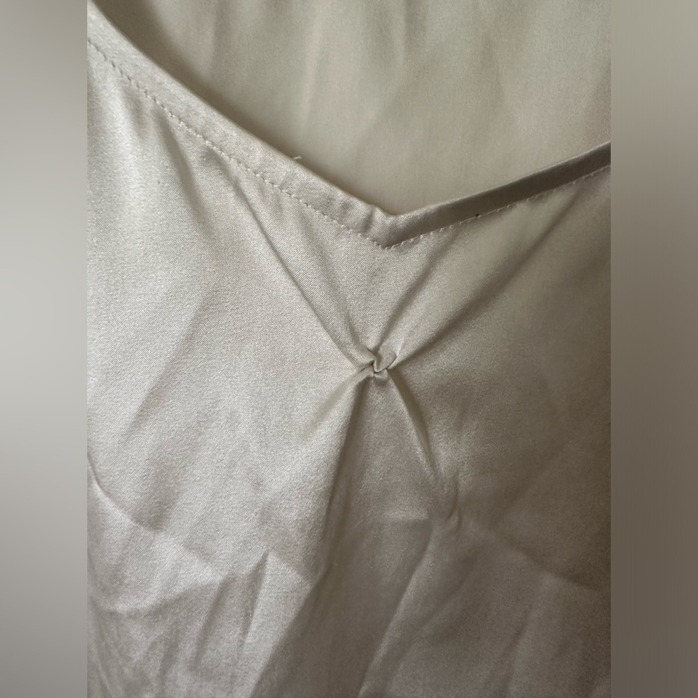 EILEEN FISHER Silk Cream Blouse. - Picture 4 of 8
